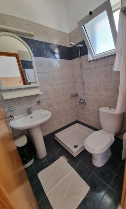 Red Rose Apartment Kampos  Bagian luar foto